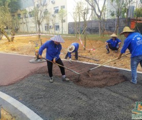 增城區(qū)街心公園透水地坪建設施工中